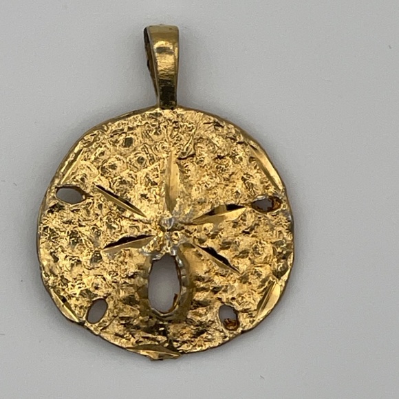 Sand Dollar Pendant Gold Tone Nautical Beach Sea - Picture 1 of 4